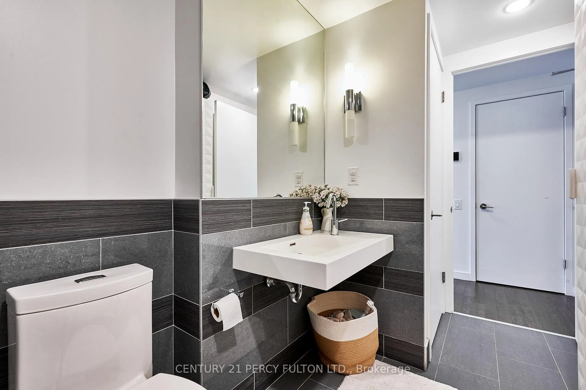 Photo 8 of Unit 2102, 70 Distillery Lane, Toronto, Waterfront Communities — HOMEH