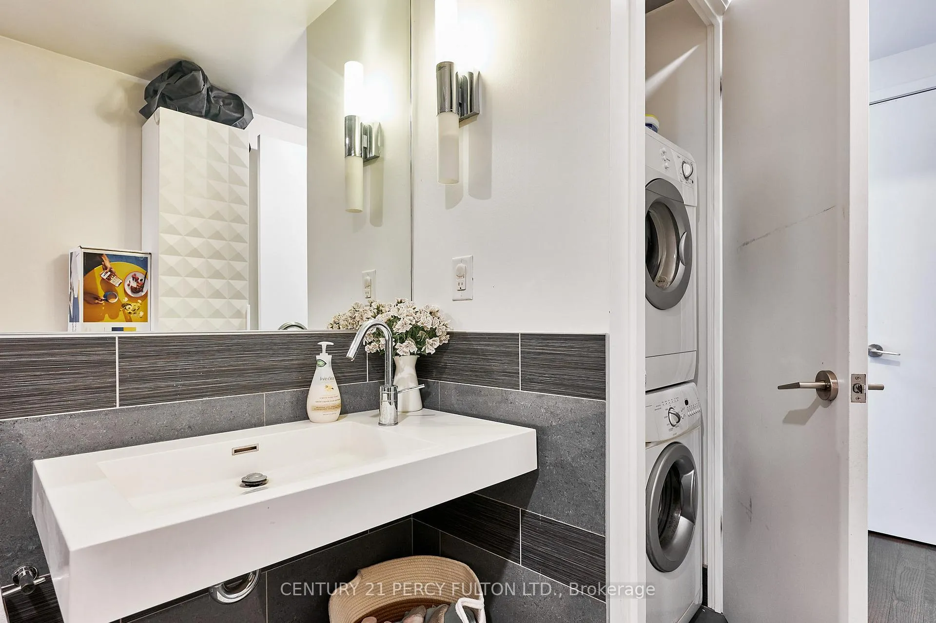 Photo 10 of Unit 2102, 70 Distillery Lane, Toronto, Waterfront Communities — HOMEH