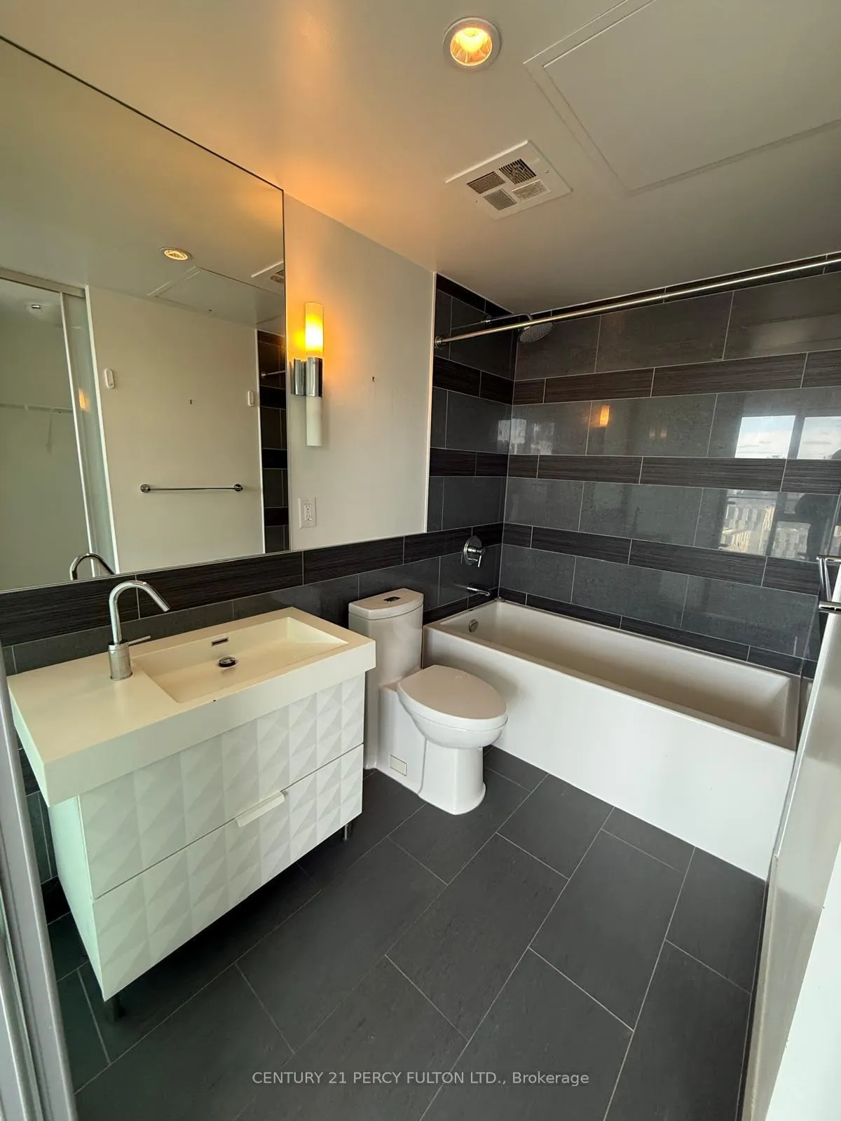 Photo 15 of Unit 2102, 70 Distillery Lane, Toronto, Waterfront Communities — HOMEH