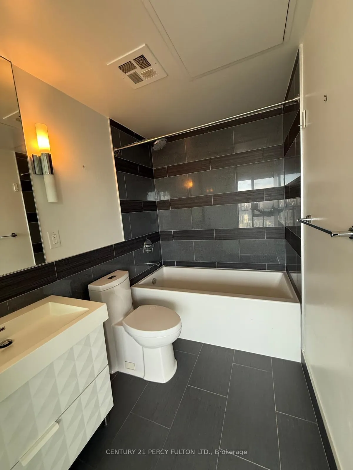 Photo 16 of Unit 2102, 70 Distillery Lane, Toronto, Waterfront Communities — HOMEH