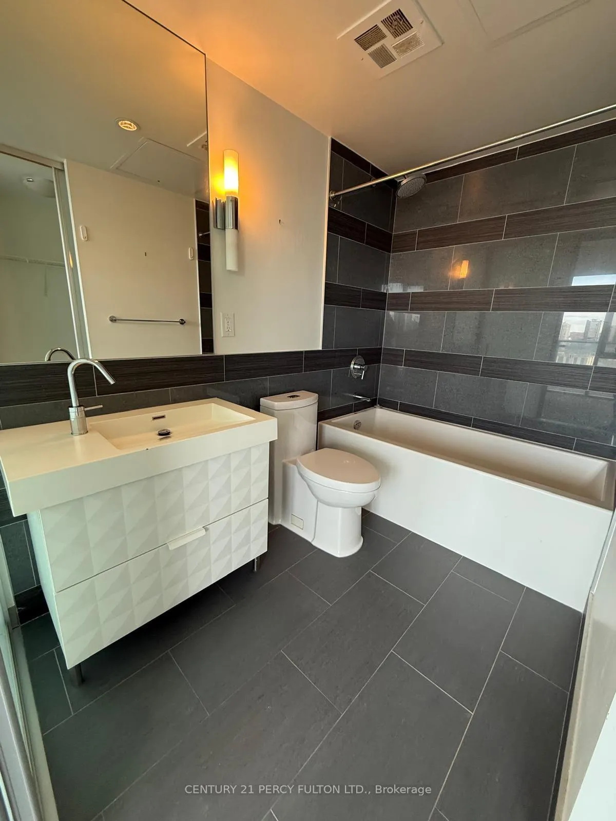 Photo 17 of Unit 2102, 70 Distillery Lane, Toronto, Waterfront Communities — HOMEH