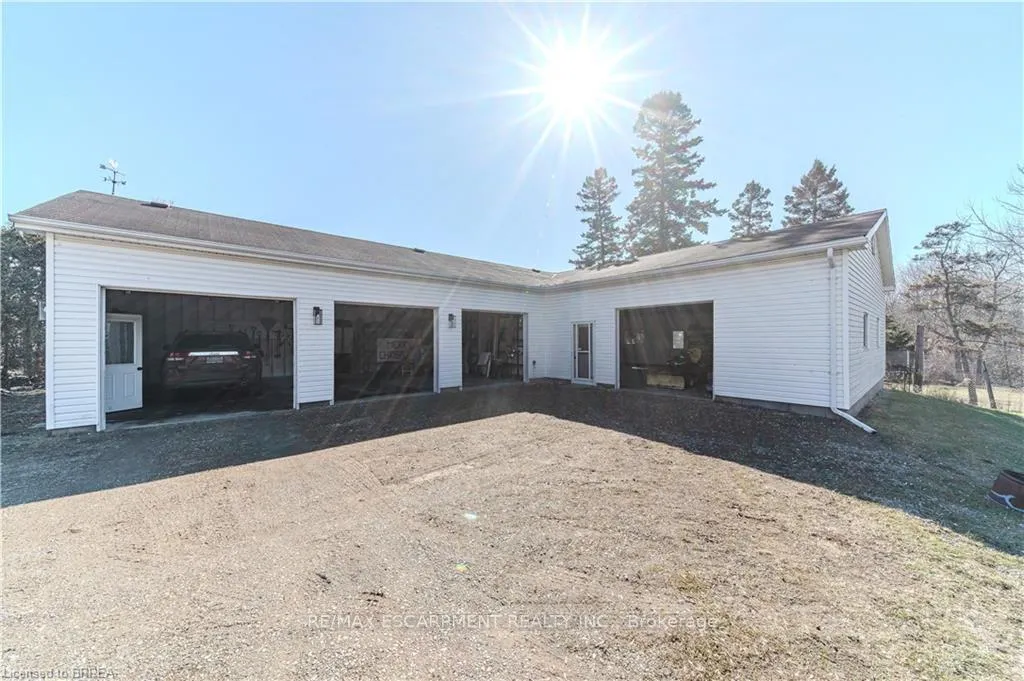Photo 4 of 903 Keg Lane, Brant, Paris — HOMEH