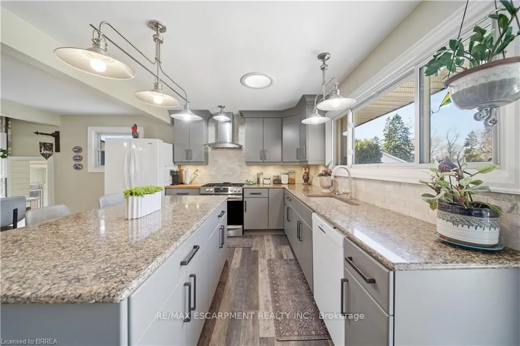 Photo 5 of 903 Keg Lane, Brant, Paris — HOMEH