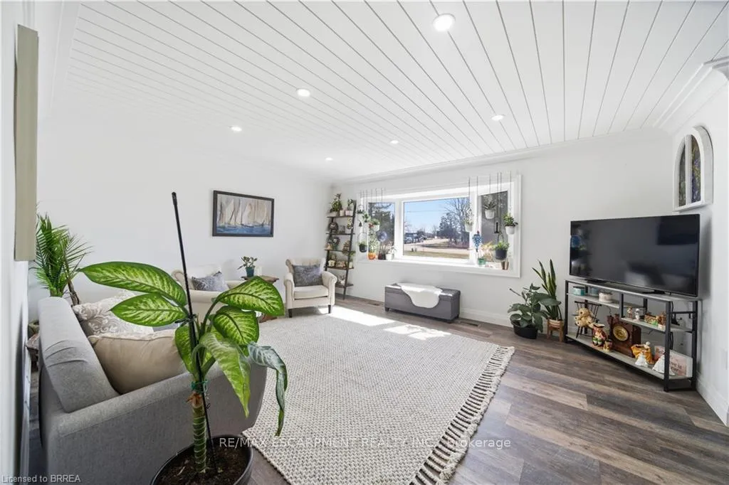 Photo 14 of 903 Keg Lane, Brant, Paris — HOMEH