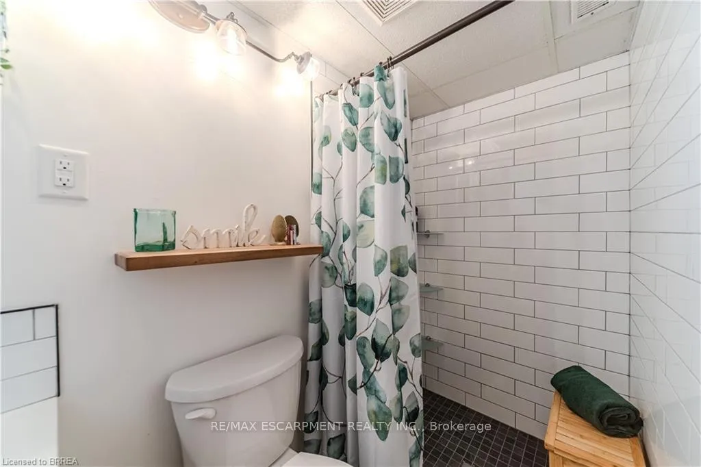 Photo 22 of 903 Keg Lane, Brant, Paris — HOMEH