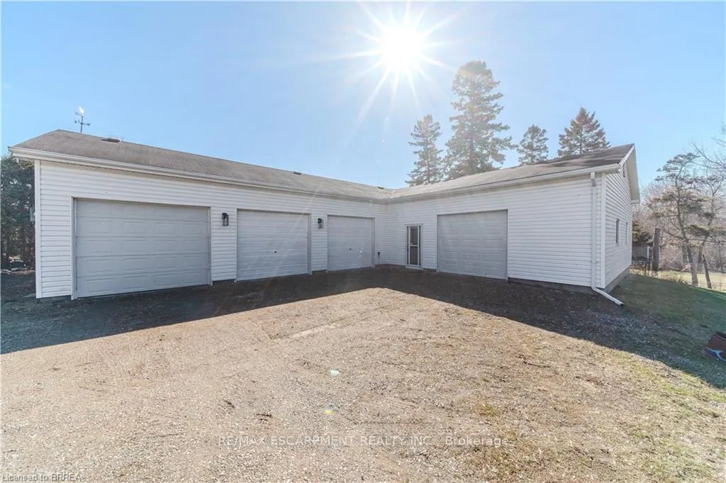 Photo 32 of 903 Keg Lane, Brant, Paris — HOMEH