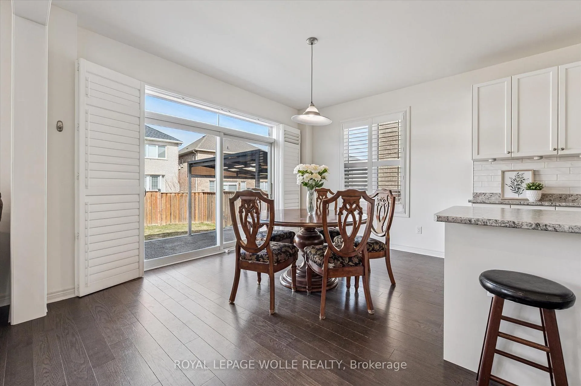 Photo 16 of 65 Barlow Place, Brant, Paris — HOMEH