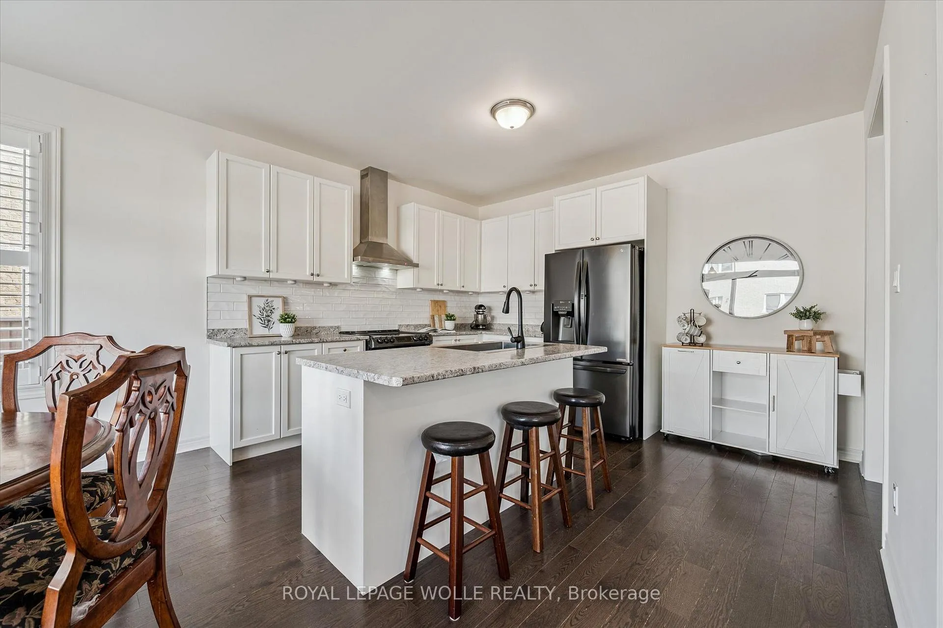 Photo 17 of 65 Barlow Place, Brant, Paris — HOMEH