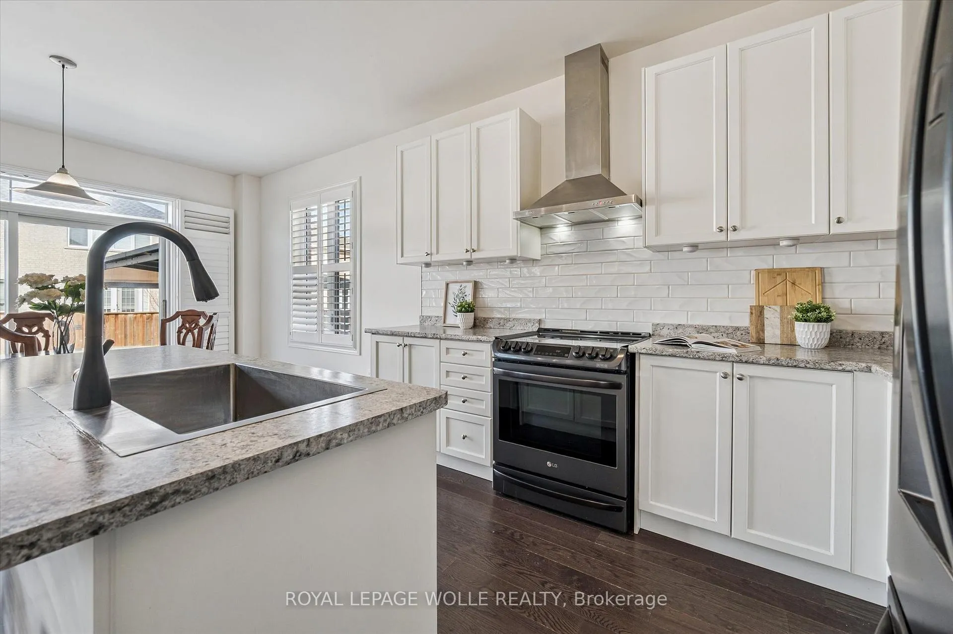Photo 19 of 65 Barlow Place, Brant, Paris — HOMEH