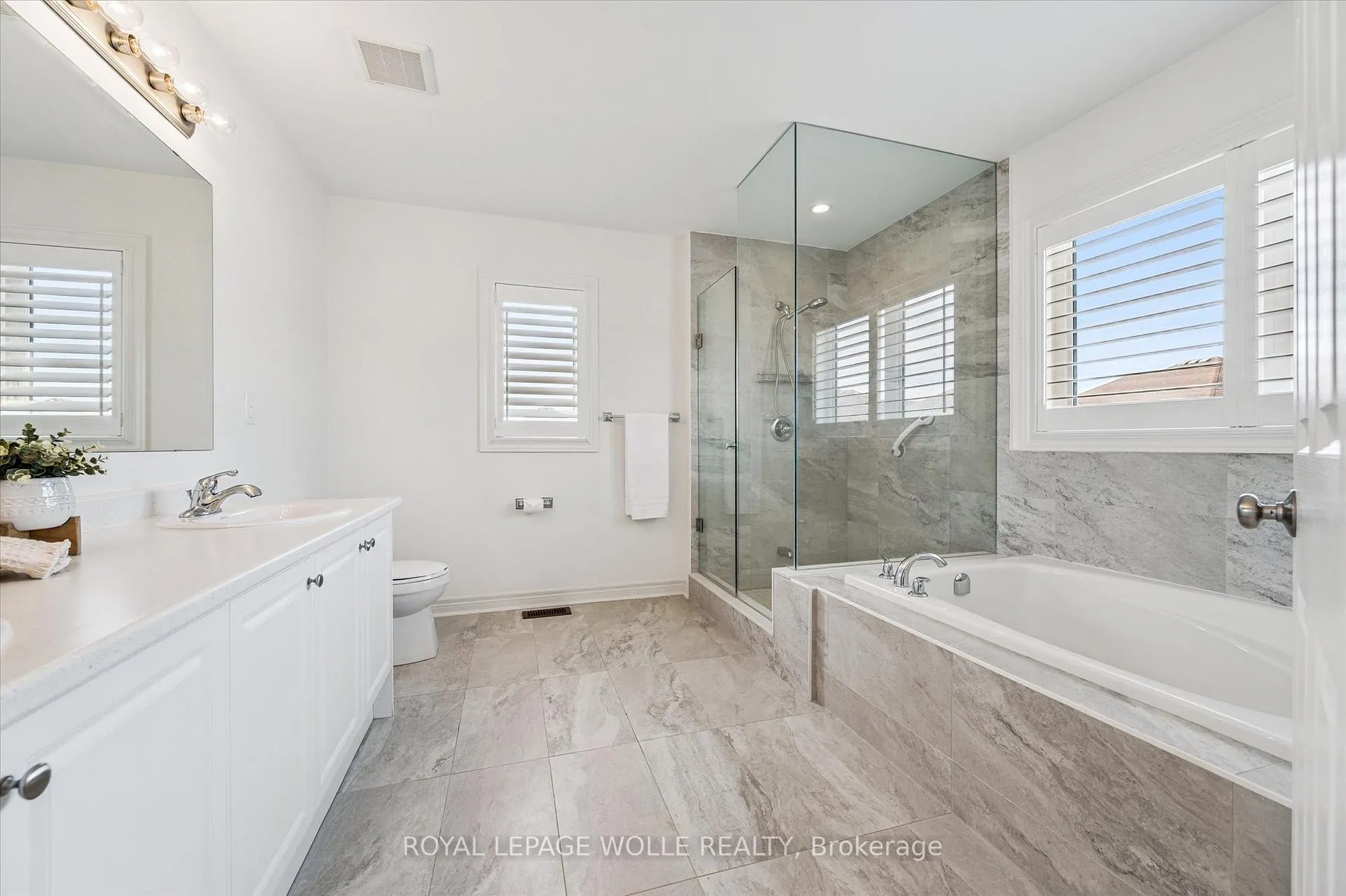 Photo 26 of 65 Barlow Place, Brant, Paris — HOMEH