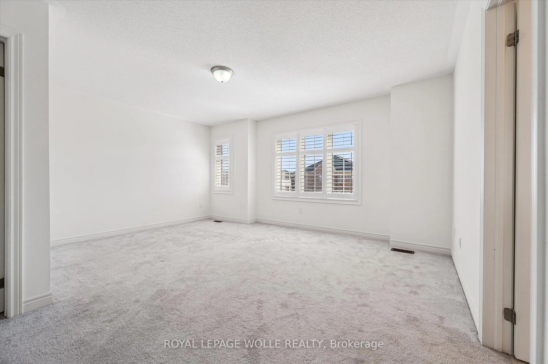 Photo 32 of 65 Barlow Place, Brant, Paris — HOMEH
