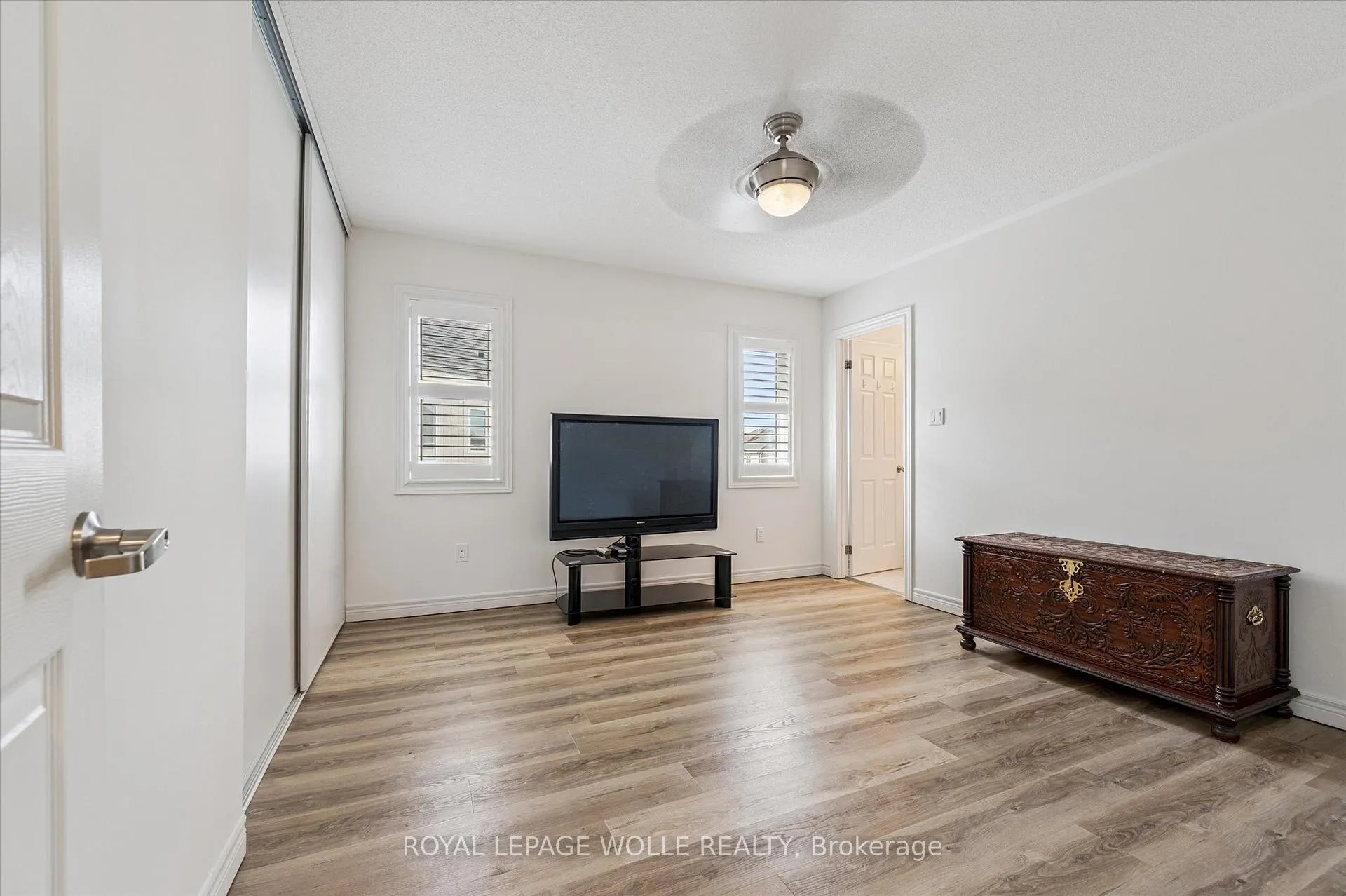 Photo 33 of 65 Barlow Place, Brant, Paris — HOMEH