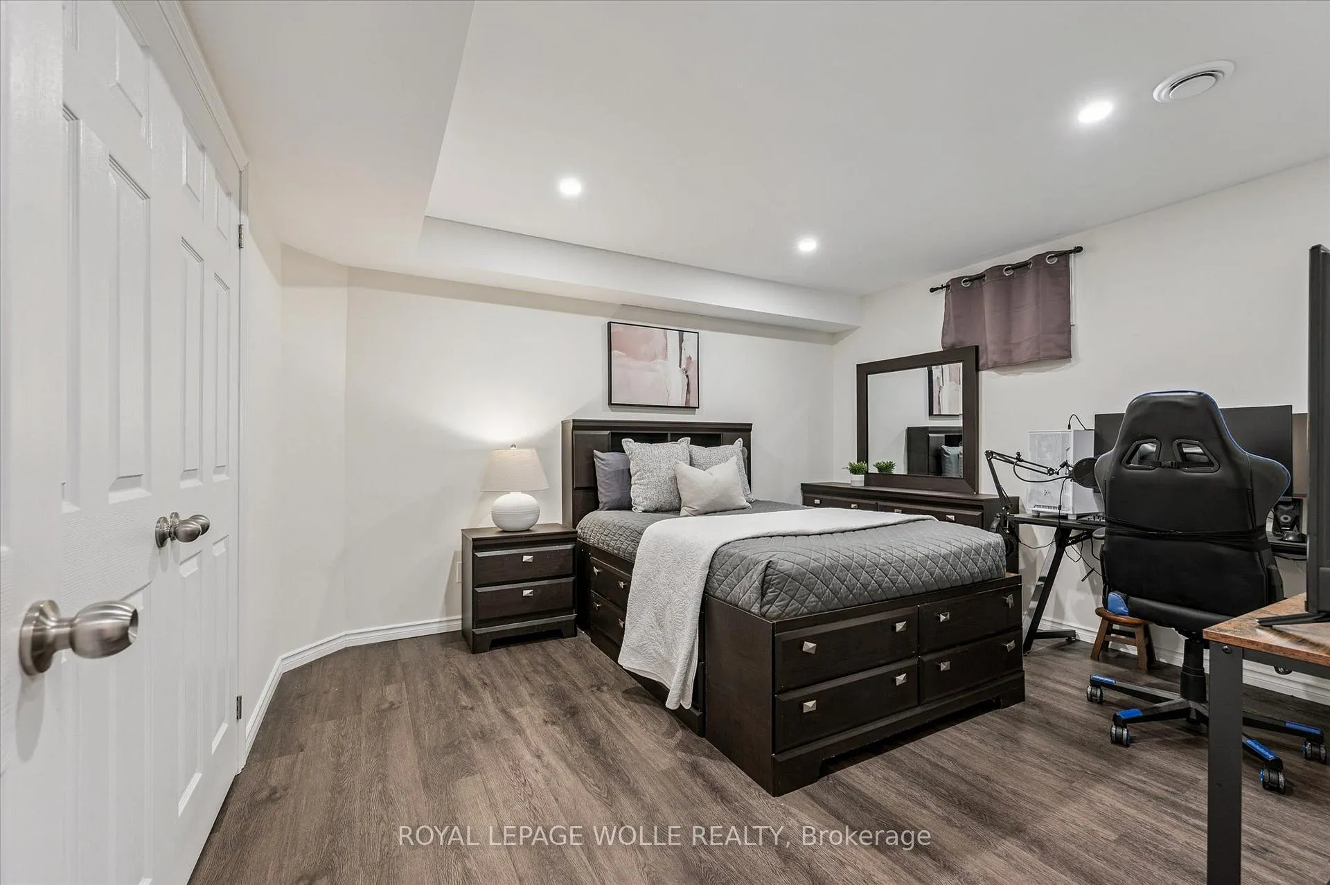 Photo 40 of 65 Barlow Place, Brant, Paris — HOMEH