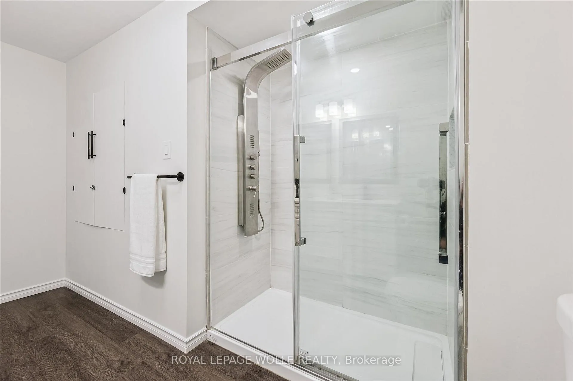 Photo 43 of 65 Barlow Place, Brant, Paris — HOMEH