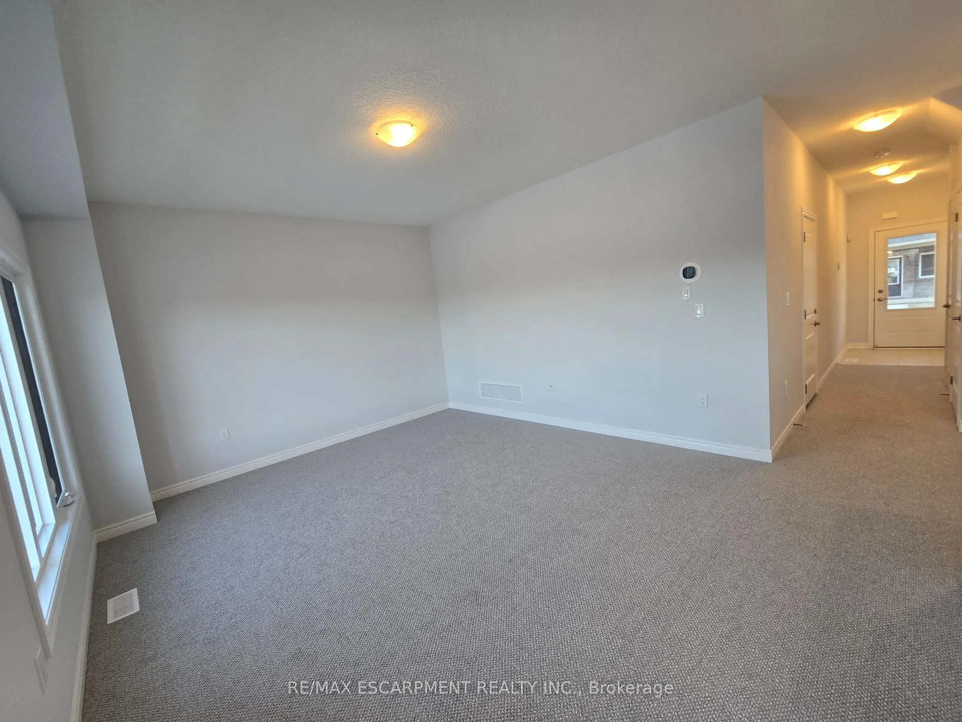 Photo 7 of Unit 5, 205 Thames Way, Hamilton, Mount Hope — HOMEH