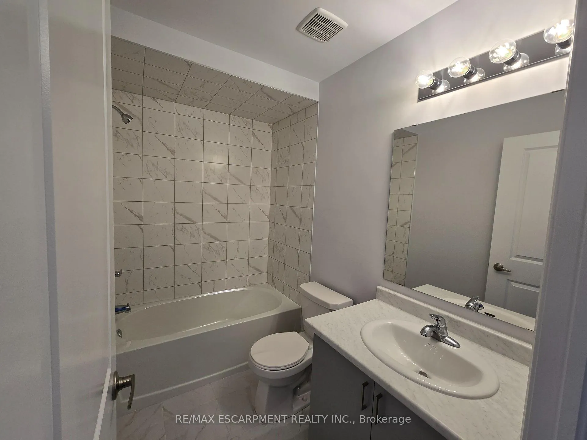 Photo 12 of Unit 5, 205 Thames Way, Hamilton, Mount Hope — HOMEH