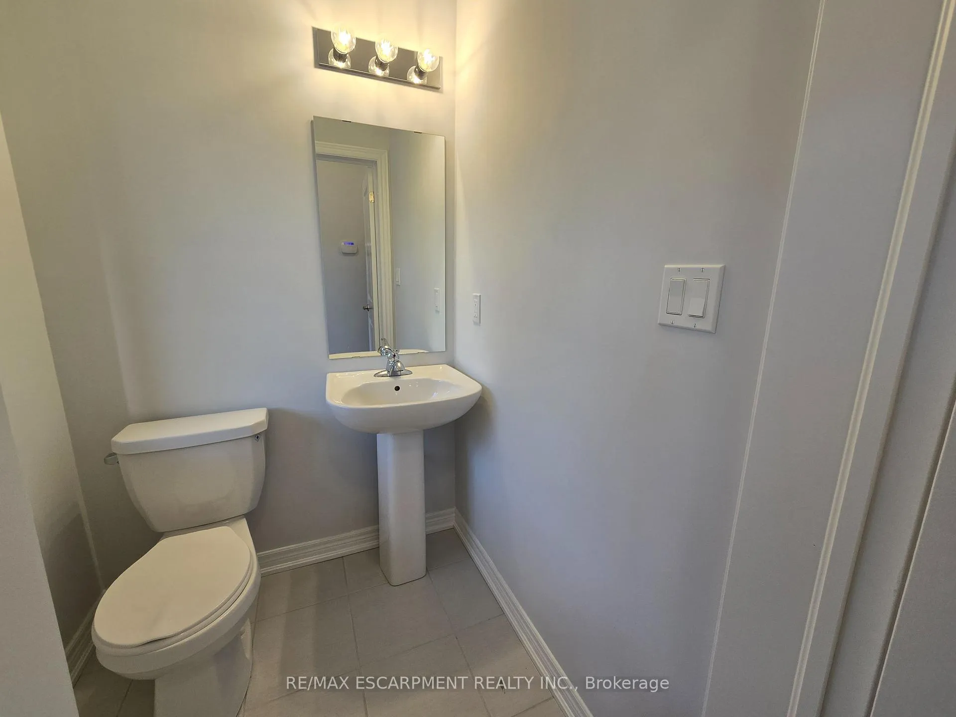 Photo 13 of Unit 5, 205 Thames Way, Hamilton, Mount Hope — HOMEH