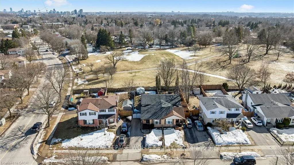 Photo 2 of 303A Mayview Crescent, Waterloo — HOMEH