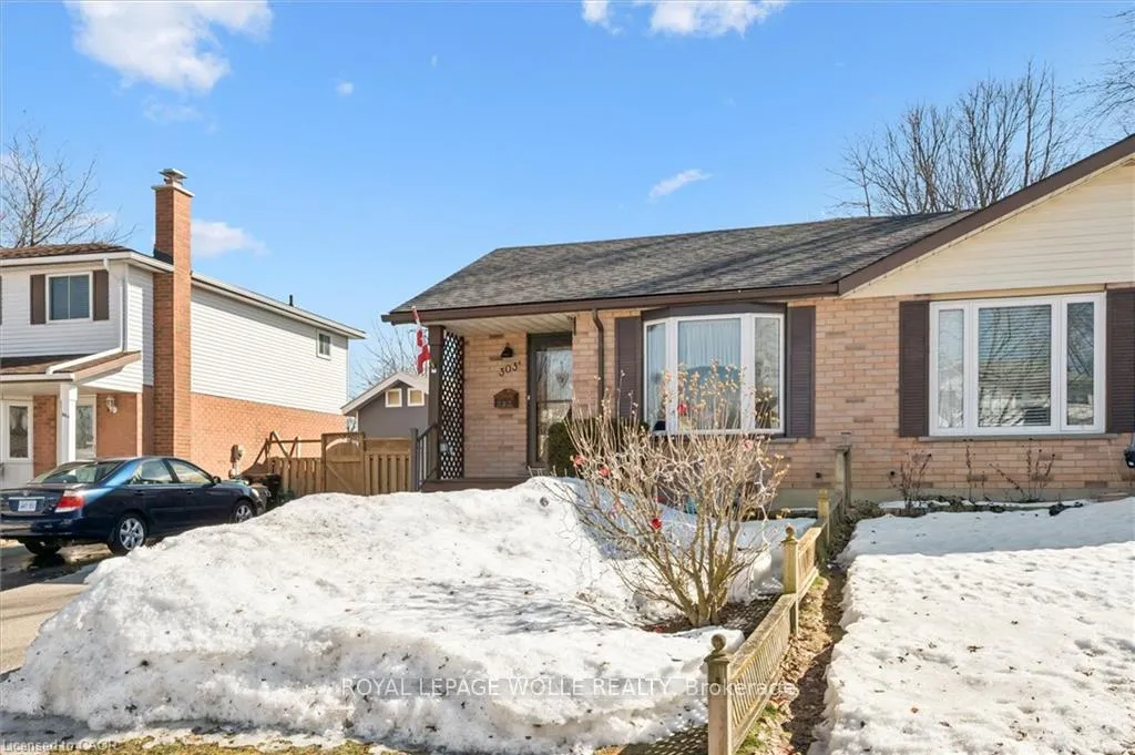 Photo 3 of 303A Mayview Crescent, Waterloo — HOMEH