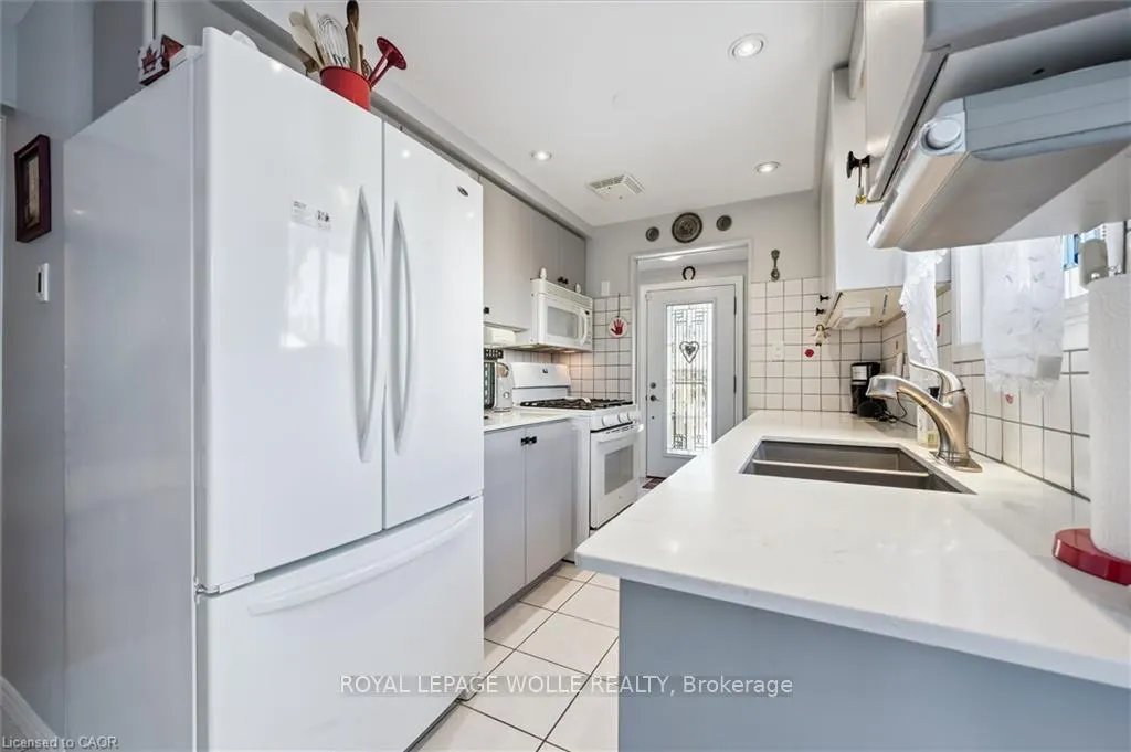 Photo 14 of 303A Mayview Crescent, Waterloo — HOMEH