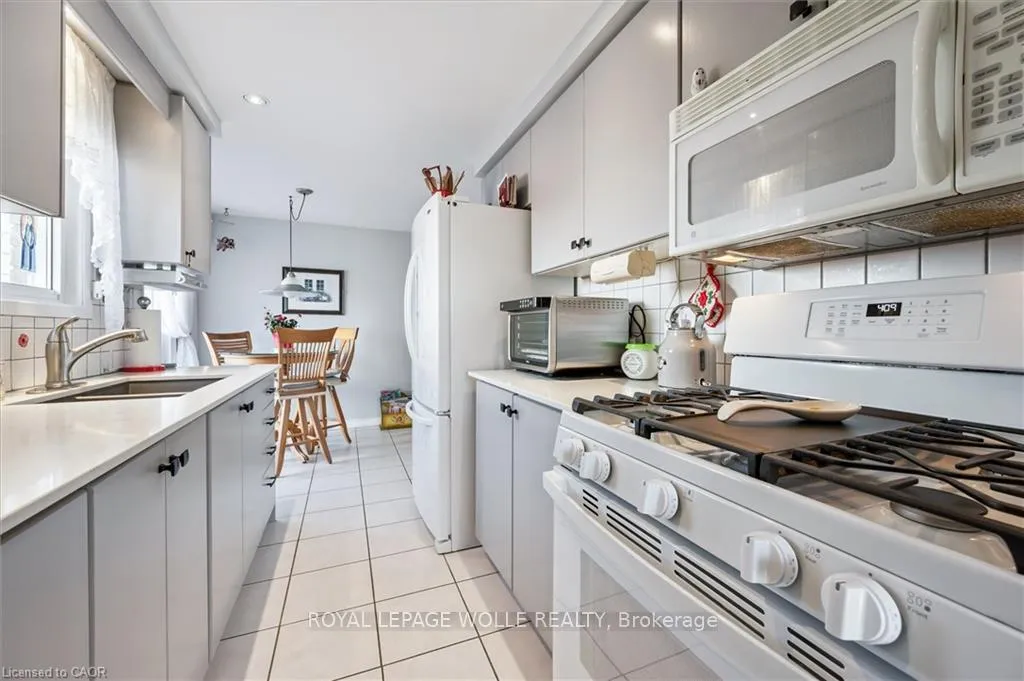 Photo 16 of 303A Mayview Crescent, Waterloo — HOMEH