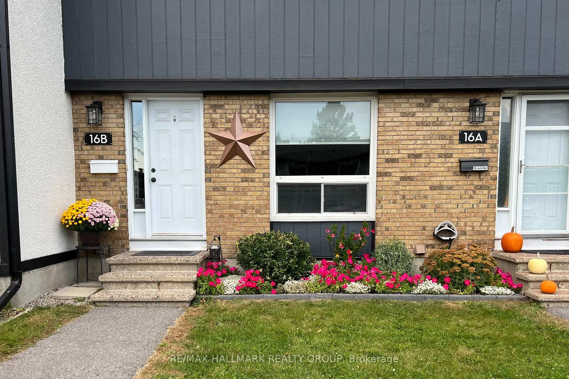 Photo 2 of 16B Spring Grove Lane, Ottawa, Barrhaven - Pheasant Run — HOMEH