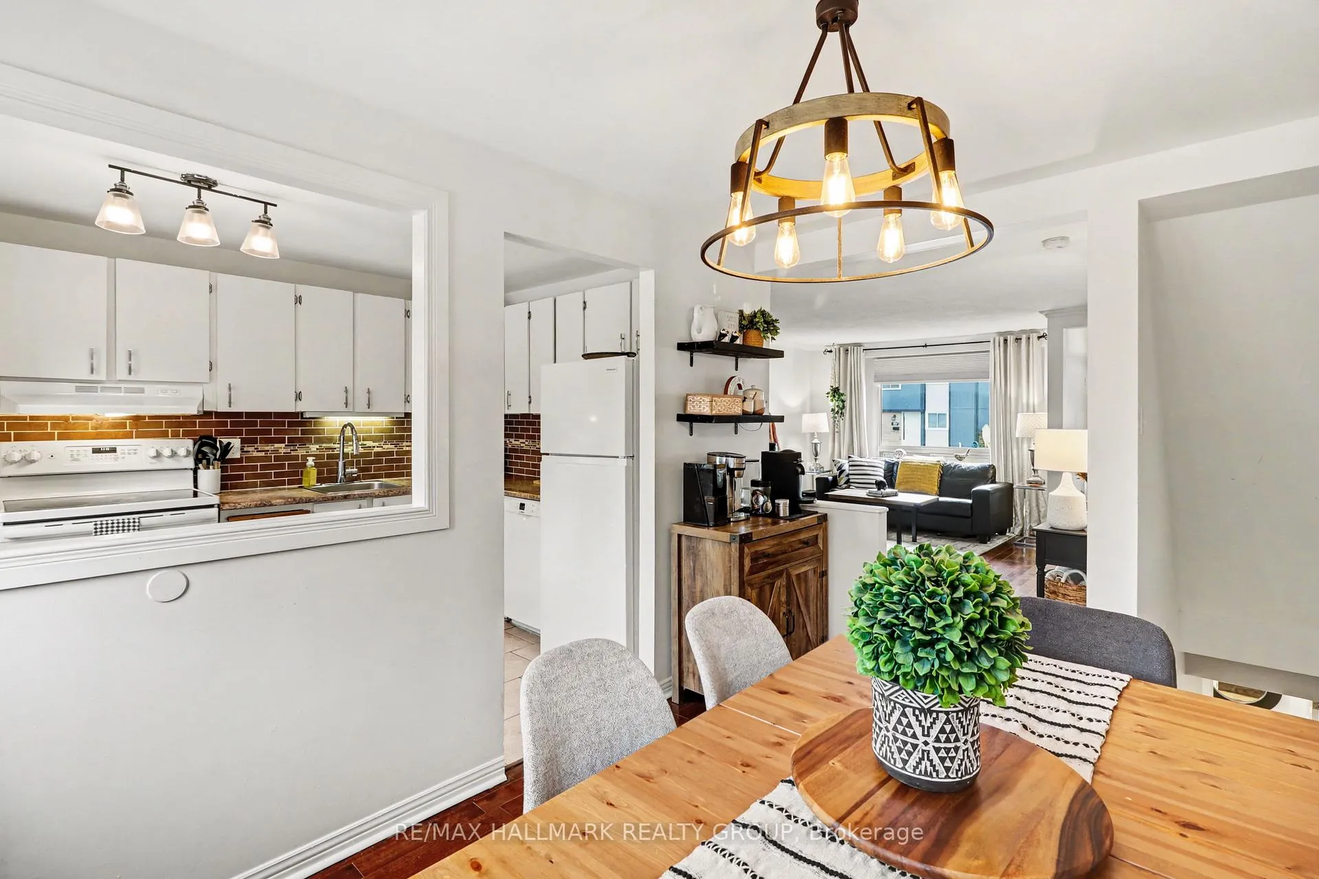 Photo 13 of 16B Spring Grove Lane, Ottawa, Barrhaven - Pheasant Run — HOMEH