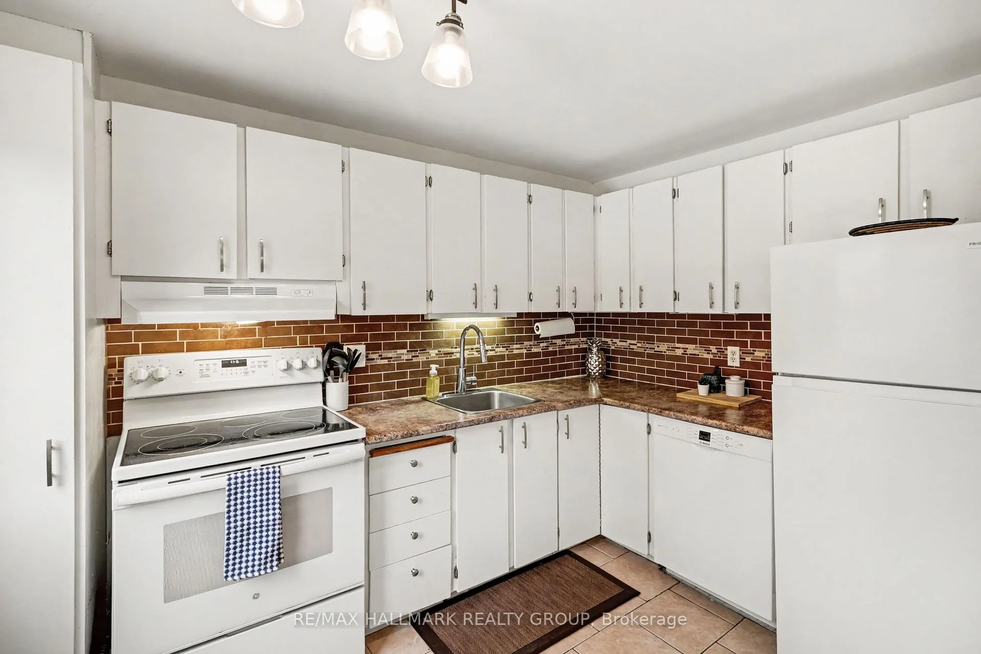 Photo 17 of 16B Spring Grove Lane, Ottawa, Barrhaven - Pheasant Run — HOMEH
