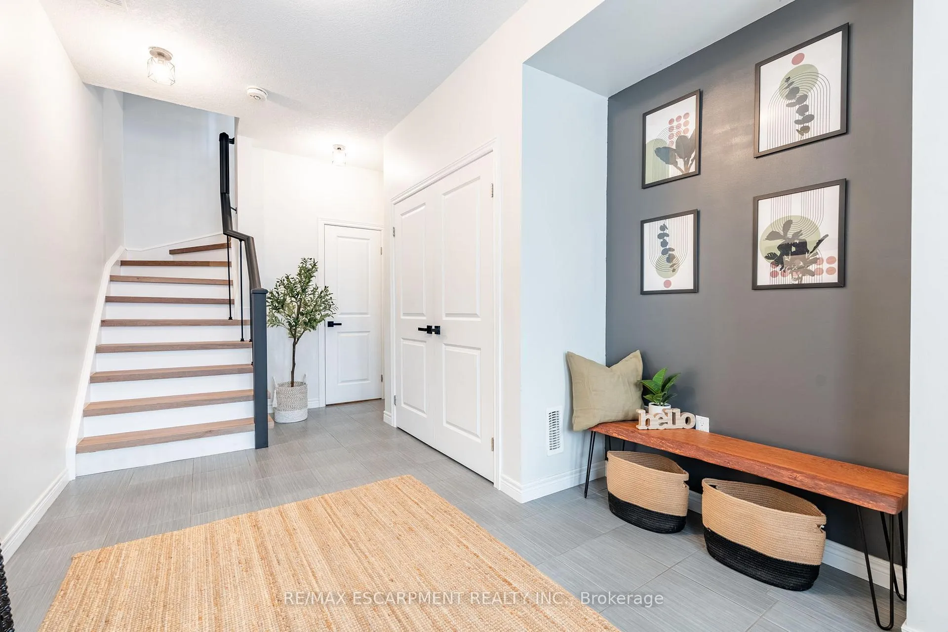 Photo 5 of Unit 5, 11 Stockbridge Gardens, Hamilton, Stoney Creek Mountain — HOMEH