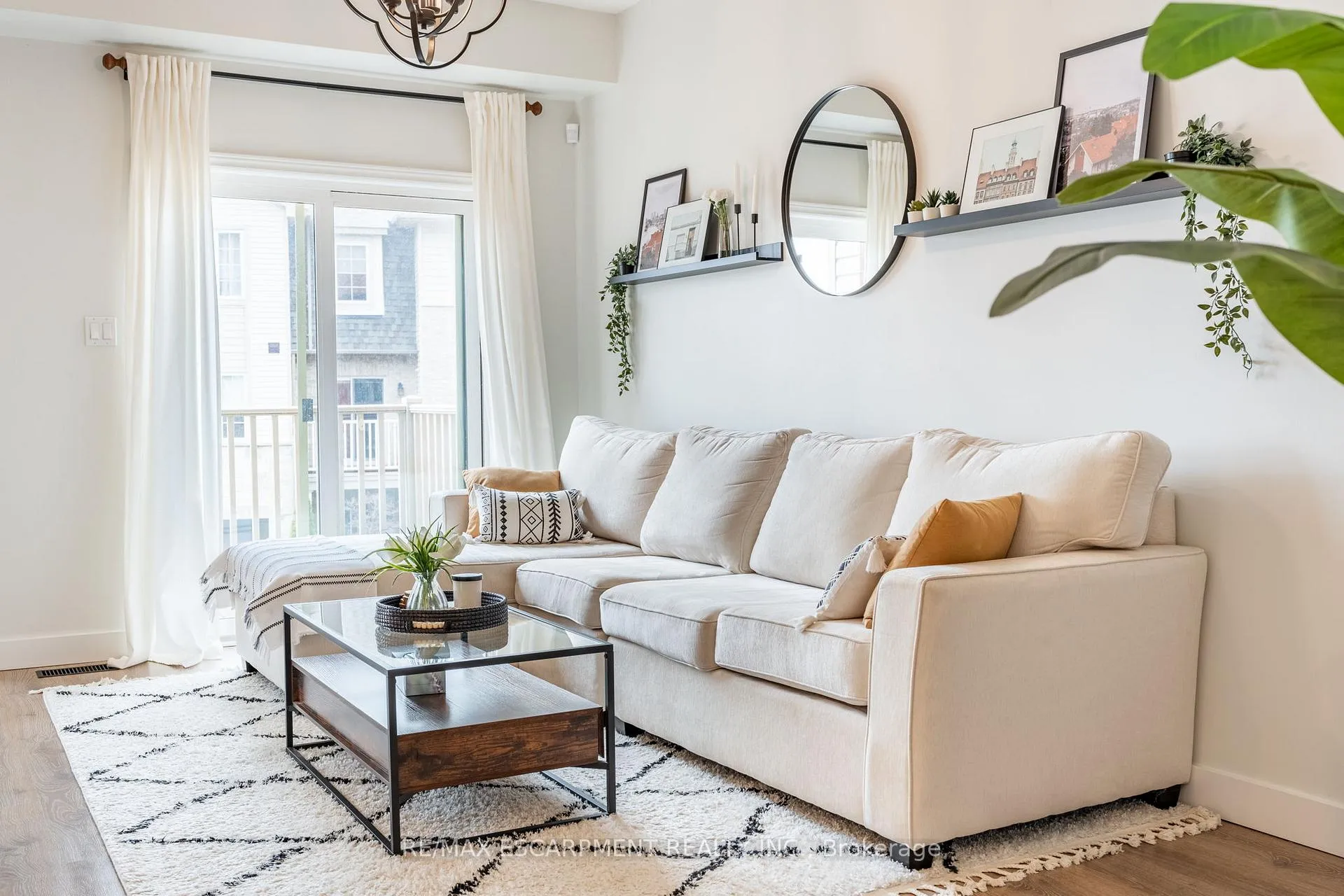 Photo 7 of Unit 5, 11 Stockbridge Gardens, Hamilton, Stoney Creek Mountain — HOMEH