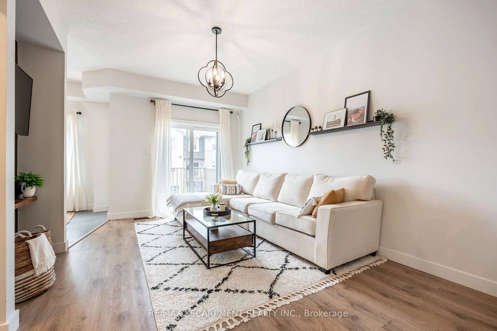 Photo 8 of Unit 5, 11 Stockbridge Gardens, Hamilton, Stoney Creek Mountain — HOMEH