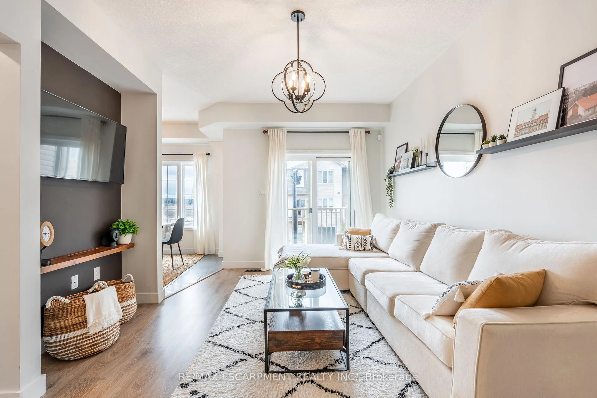 Photo 9 of Unit 5, 11 Stockbridge Gardens, Hamilton, Stoney Creek Mountain — HOMEH