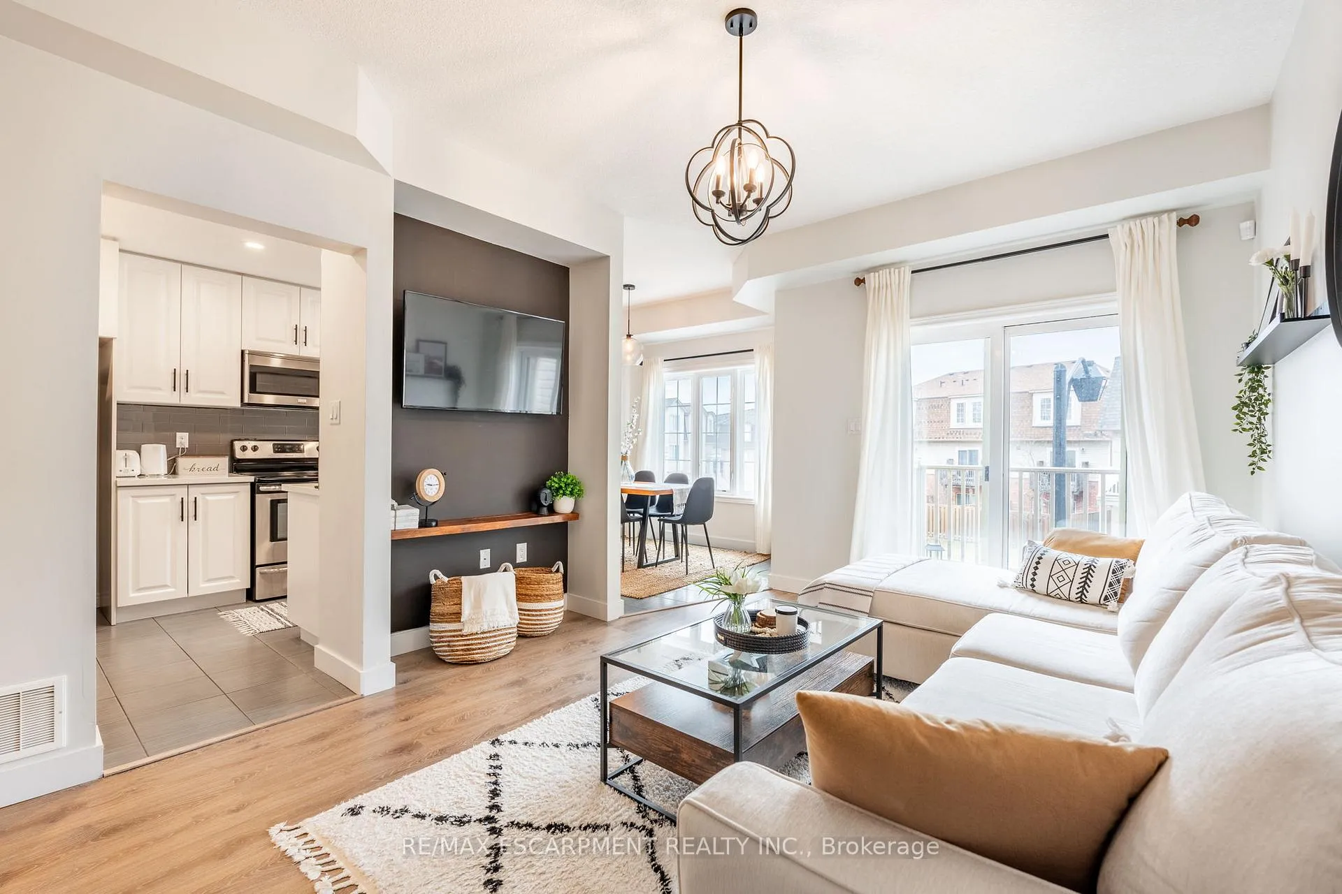 Photo 10 of Unit 5, 11 Stockbridge Gardens, Hamilton, Stoney Creek Mountain — HOMEH