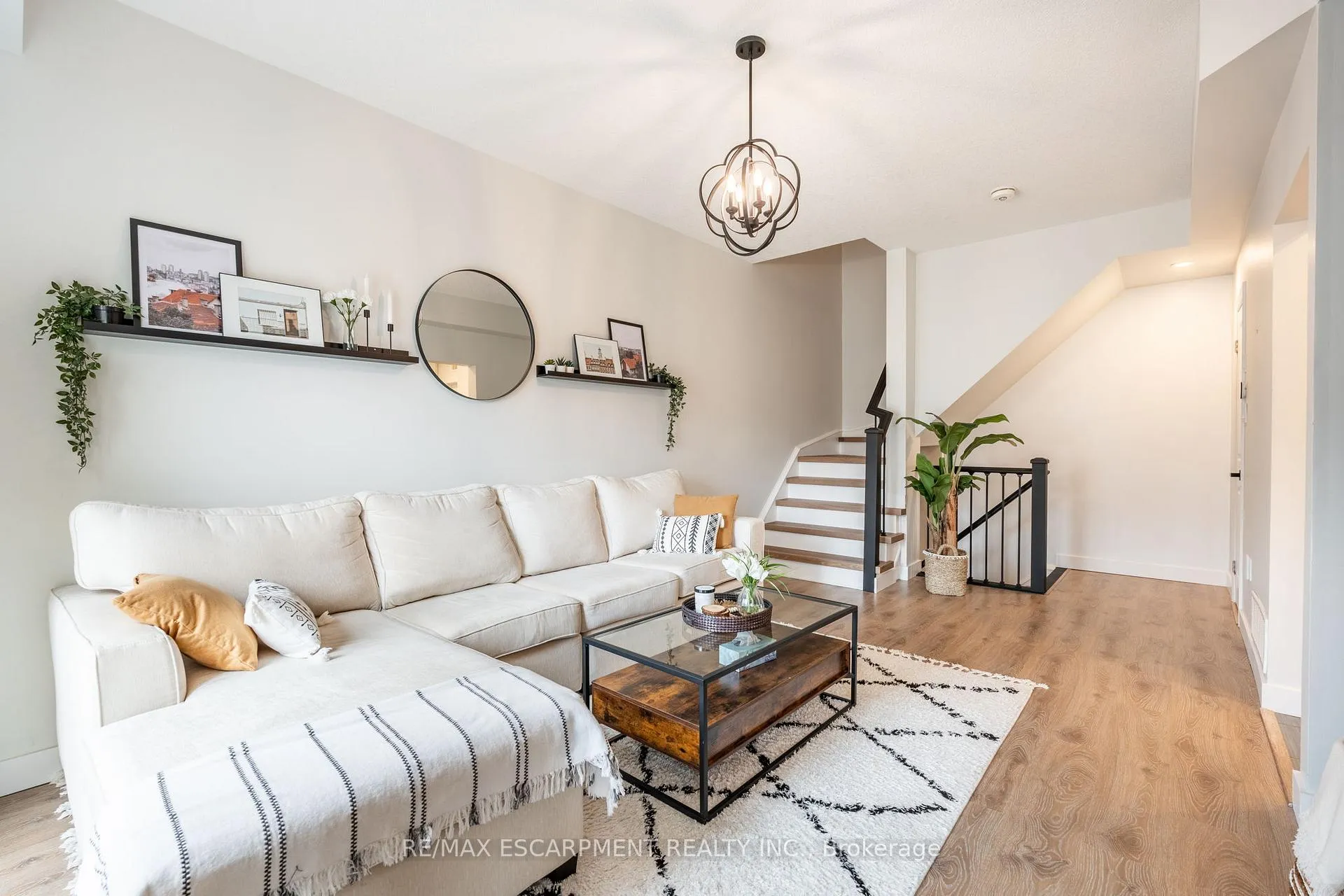 Photo 11 of Unit 5, 11 Stockbridge Gardens, Hamilton, Stoney Creek Mountain — HOMEH