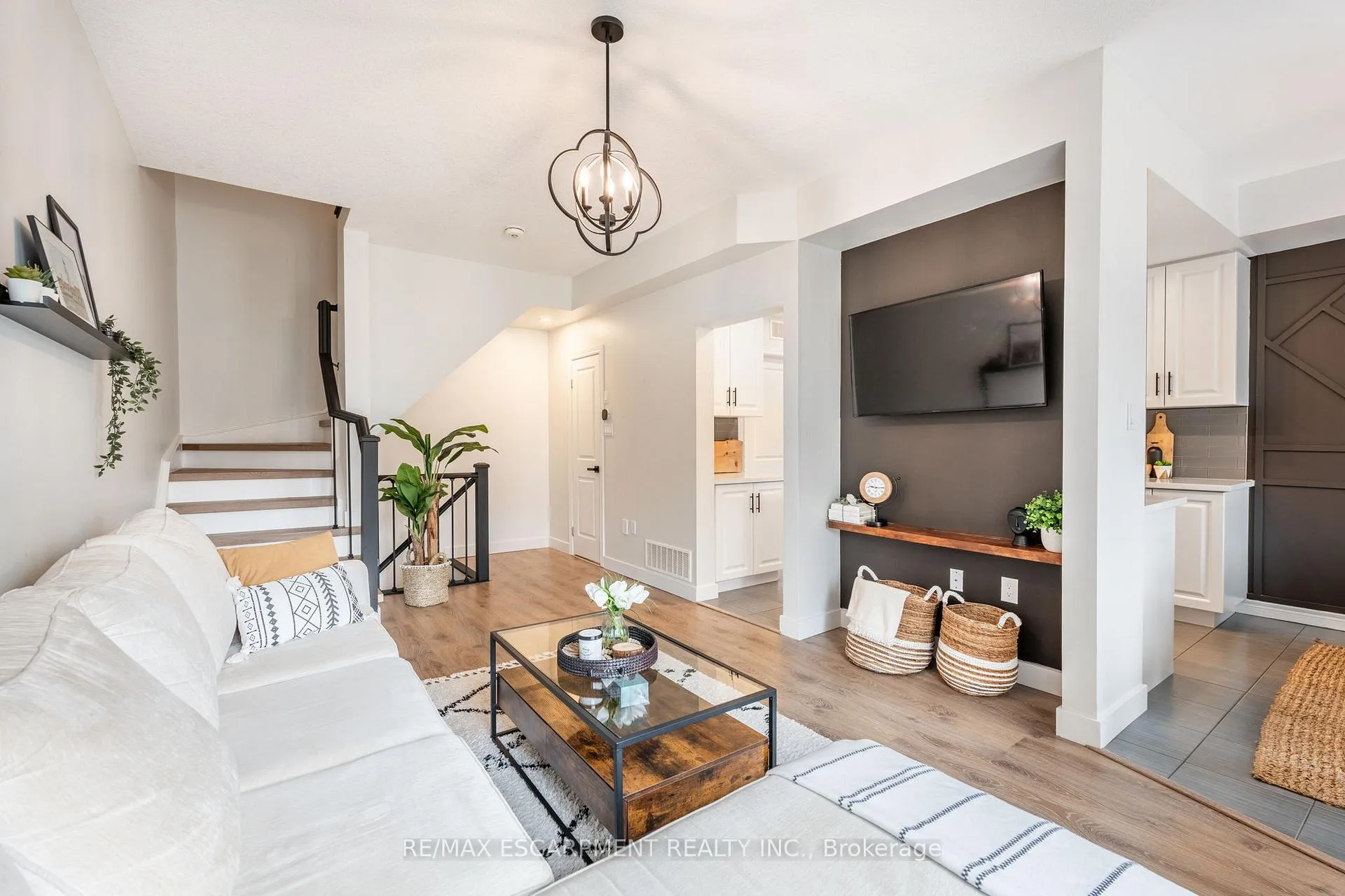 Photo 12 of Unit 5, 11 Stockbridge Gardens, Hamilton, Stoney Creek Mountain — HOMEH