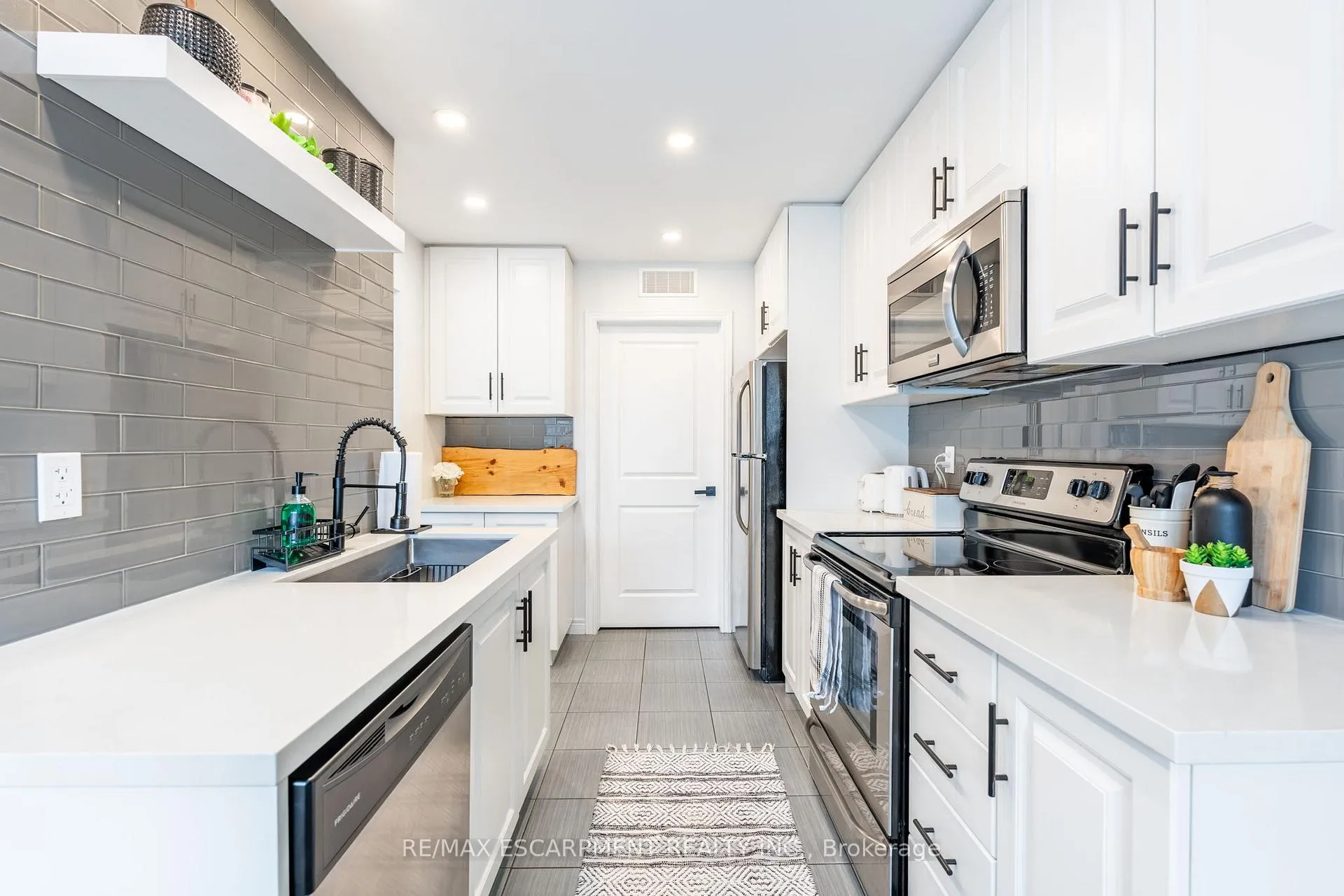 Photo 19 of Unit 5, 11 Stockbridge Gardens, Hamilton, Stoney Creek Mountain — HOMEH