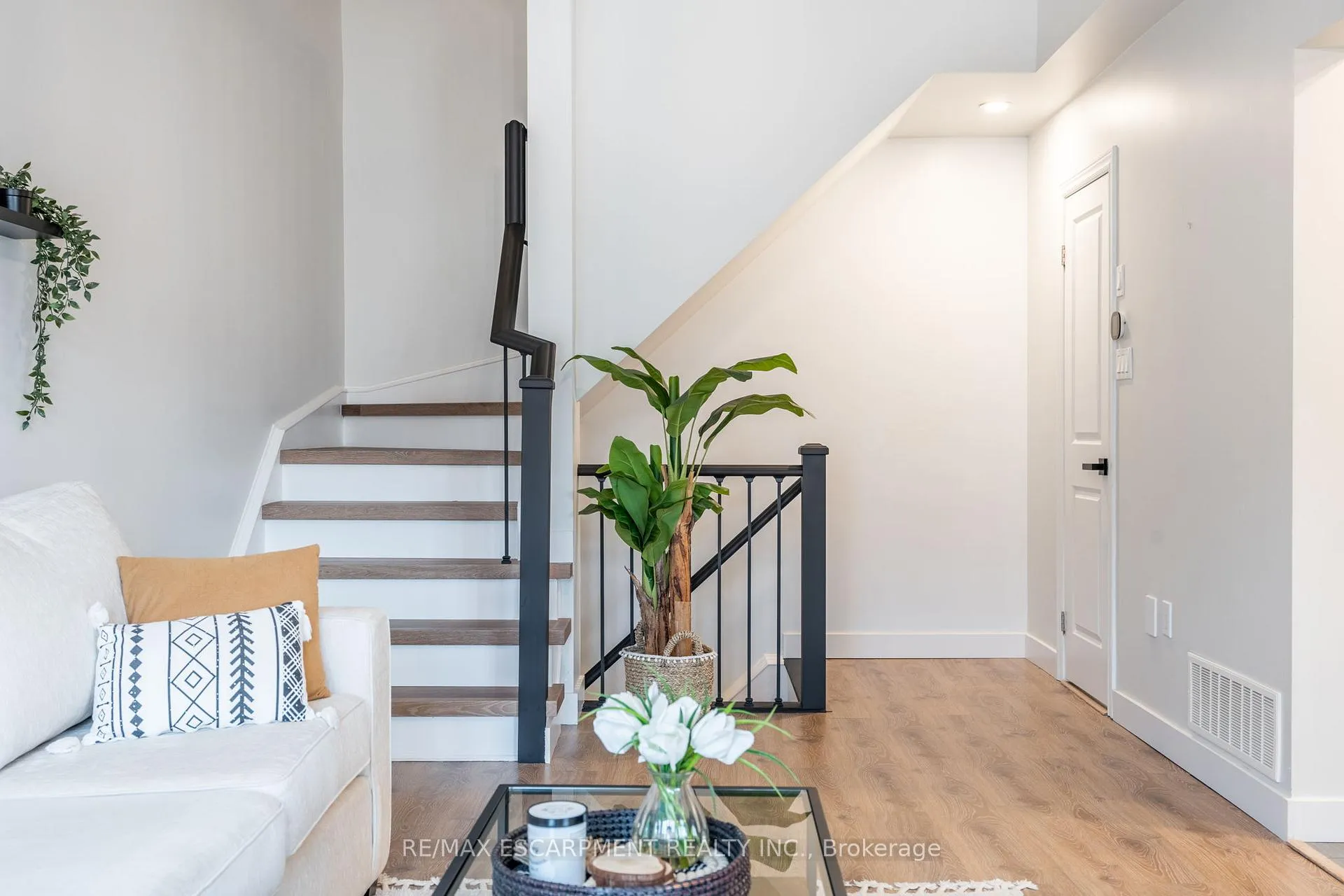 Photo 24 of Unit 5, 11 Stockbridge Gardens, Hamilton, Stoney Creek Mountain — HOMEH