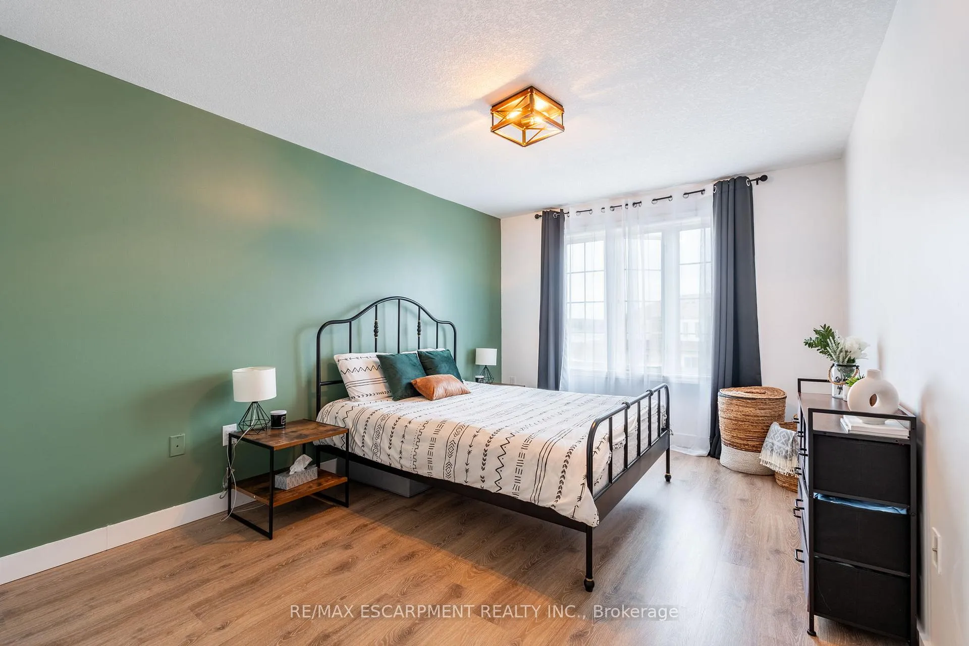 Photo 33 of Unit 5, 11 Stockbridge Gardens, Hamilton, Stoney Creek Mountain — HOMEH