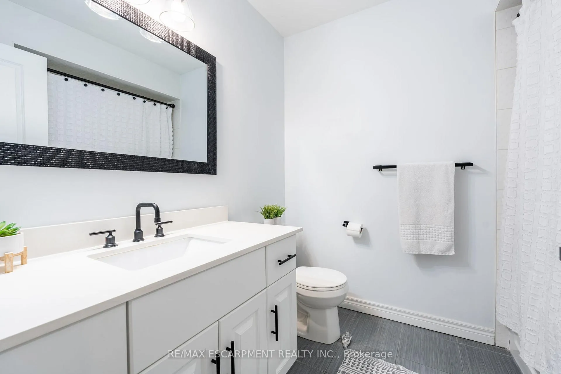 Photo 36 of Unit 5, 11 Stockbridge Gardens, Hamilton, Stoney Creek Mountain — HOMEH