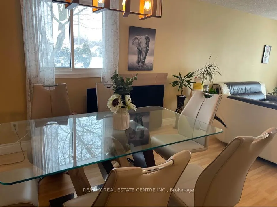 Photo 4 of 38 Pleasantview Avenue, Brampton, Brampton West — HOMEH