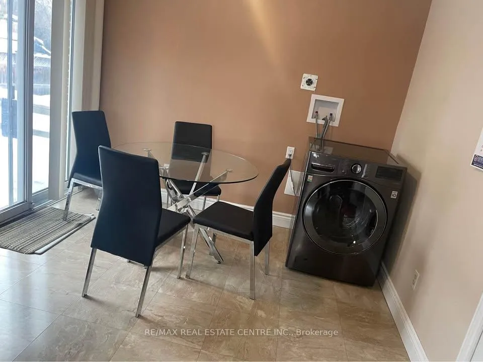 Photo 5 of 38 Pleasantview Avenue, Brampton, Brampton West — HOMEH