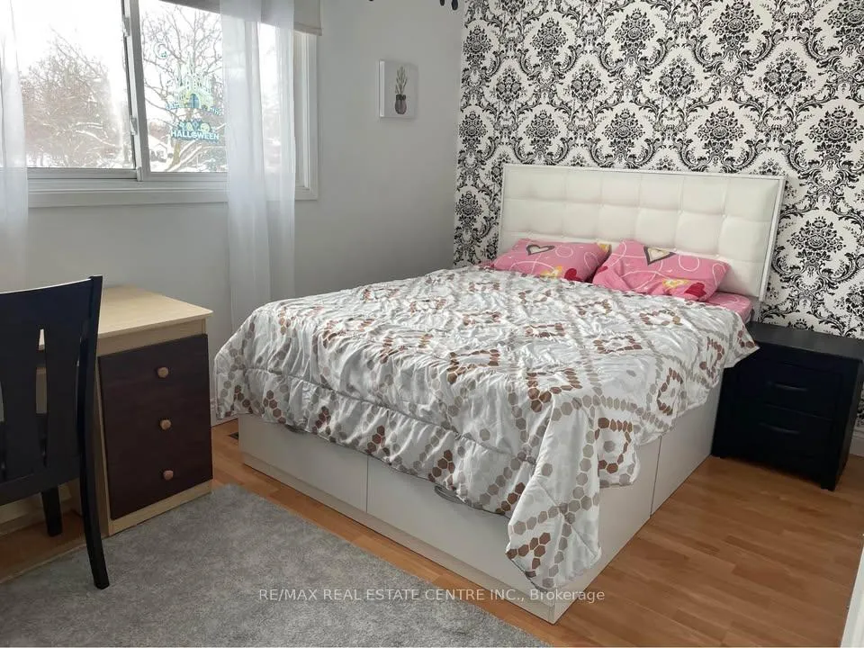 Photo 7 of 38 Pleasantview Avenue, Brampton, Brampton West — HOMEH