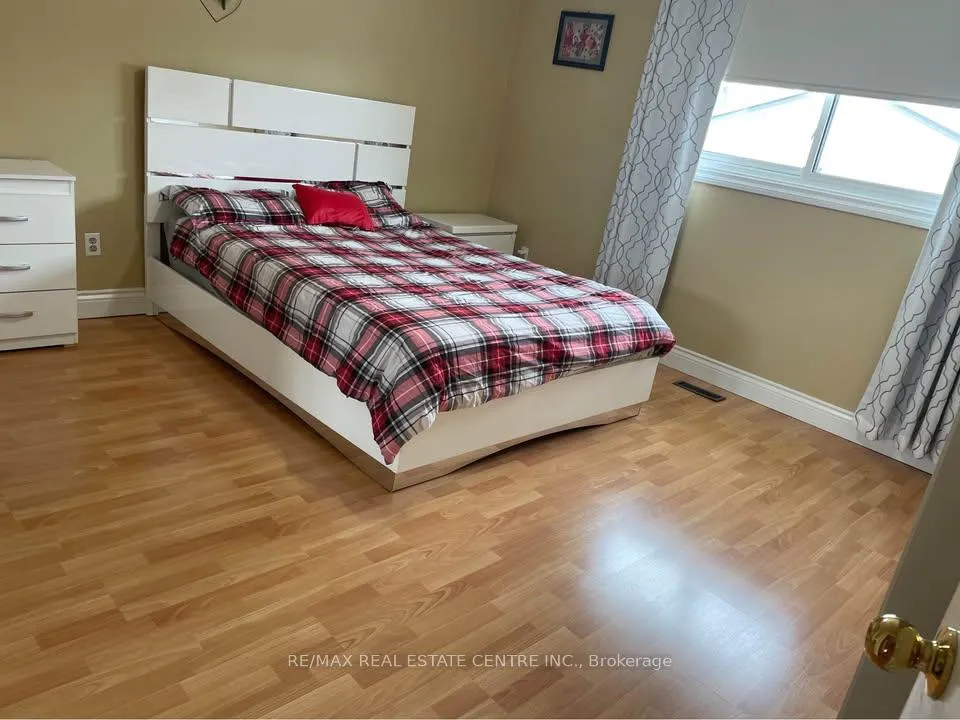 Photo 9 of 38 Pleasantview Avenue, Brampton, Brampton West — HOMEH