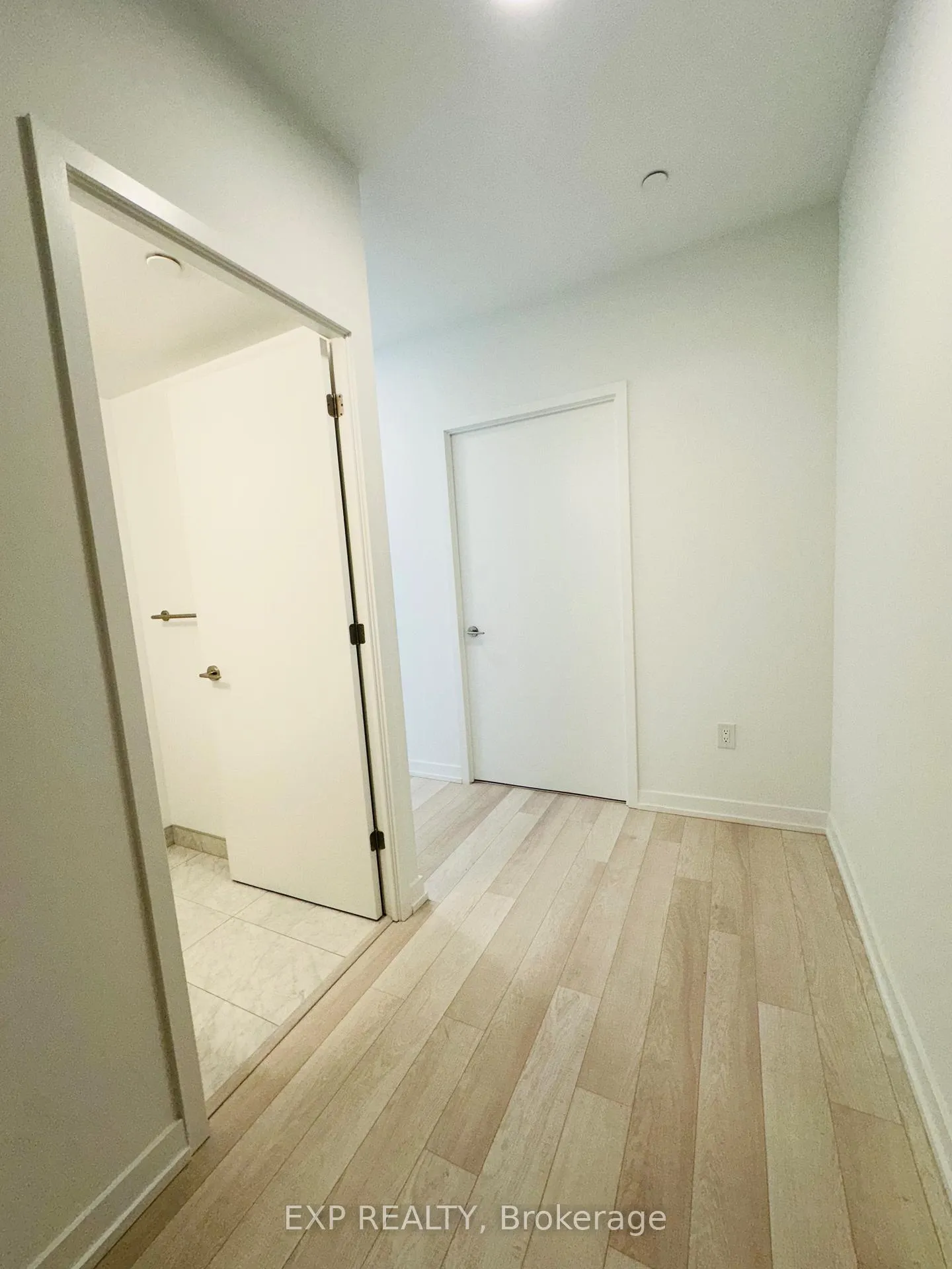 Photo 3 of Unit 2401, 39 Roehampton Avenue, Toronto, Mount Pleasant West — HOMEH