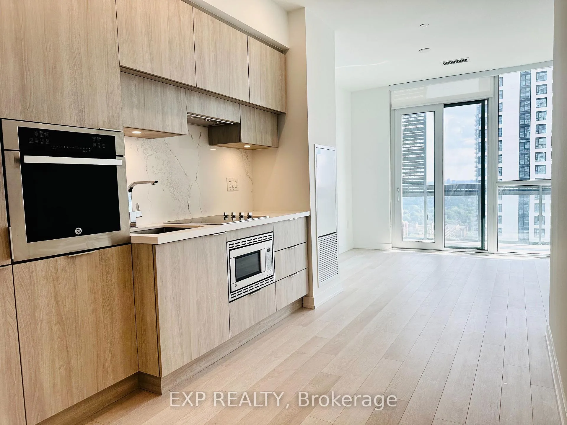 Photo 5 of Unit 2401, 39 Roehampton Avenue, Toronto, Mount Pleasant West — HOMEH