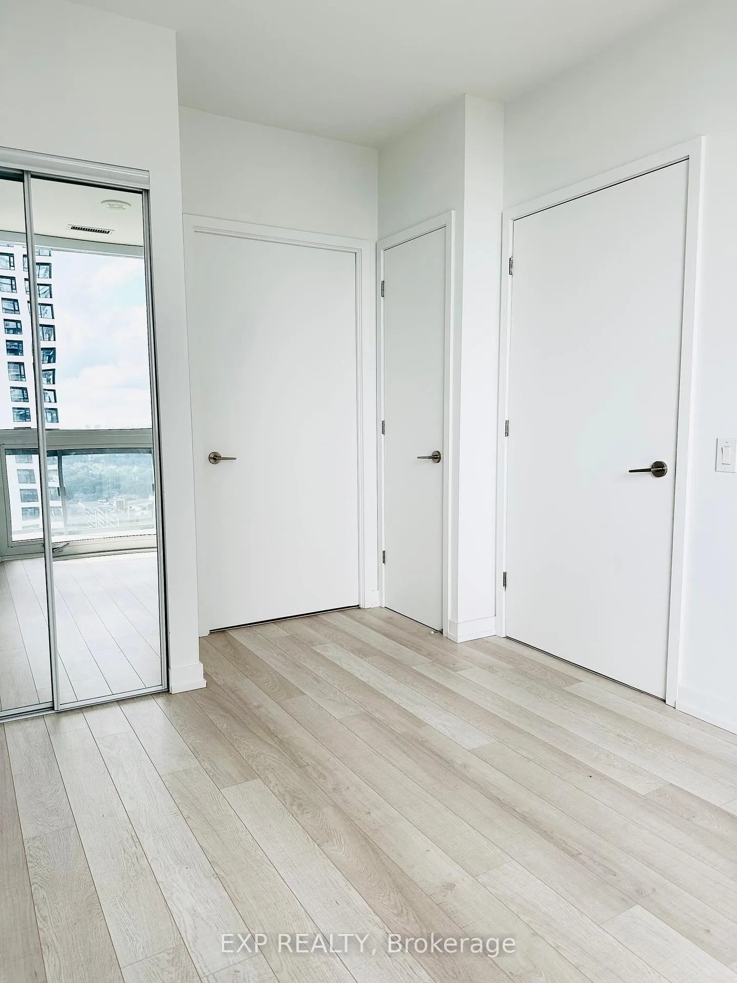 Photo 12 of Unit 2401, 39 Roehampton Avenue, Toronto, Mount Pleasant West — HOMEH