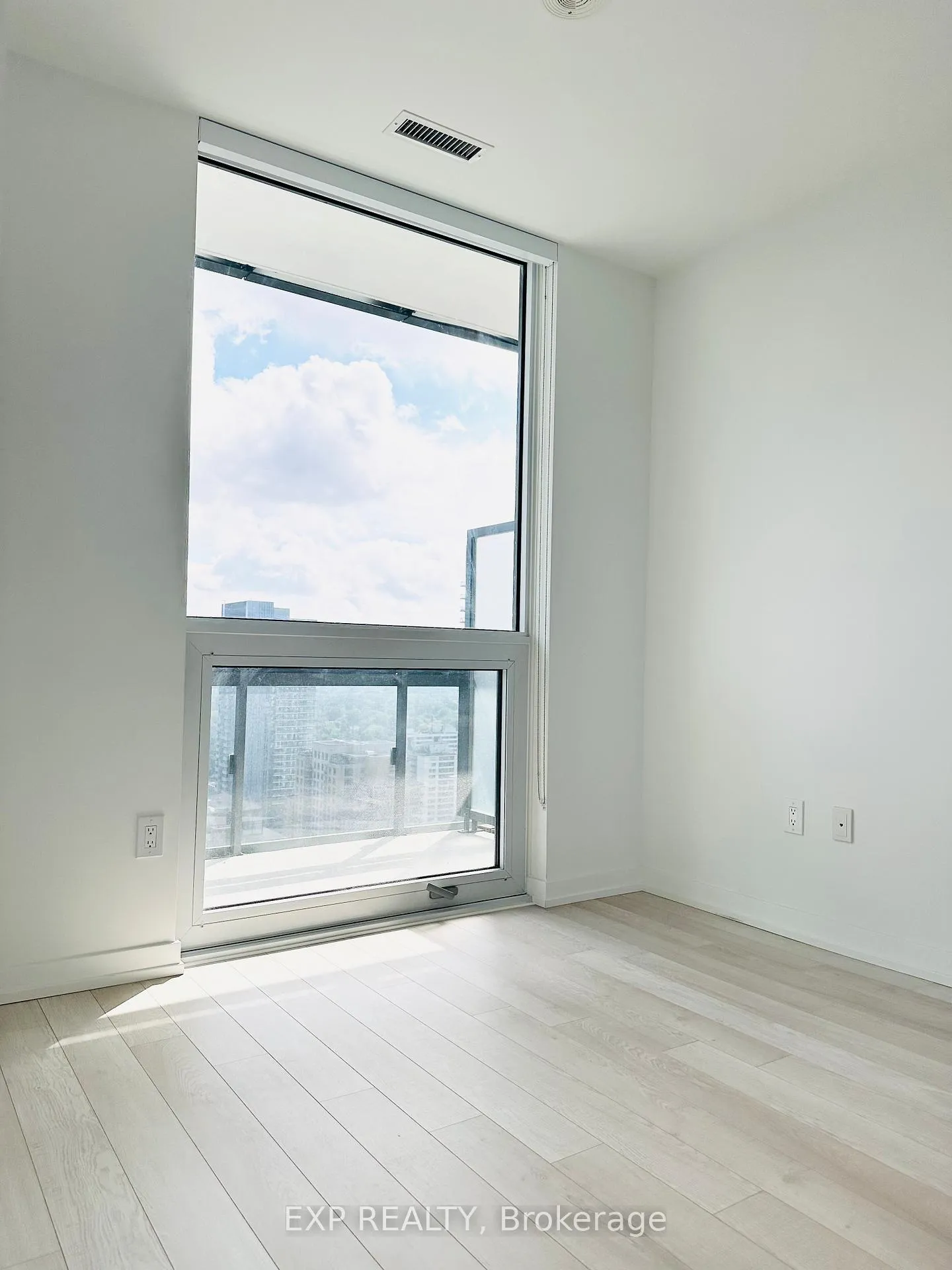 Photo 13 of Unit 2401, 39 Roehampton Avenue, Toronto, Mount Pleasant West — HOMEH