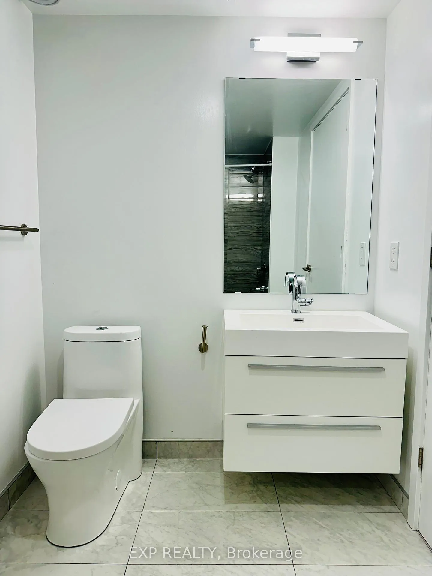 Photo 14 of Unit 2401, 39 Roehampton Avenue, Toronto, Mount Pleasant West — HOMEH