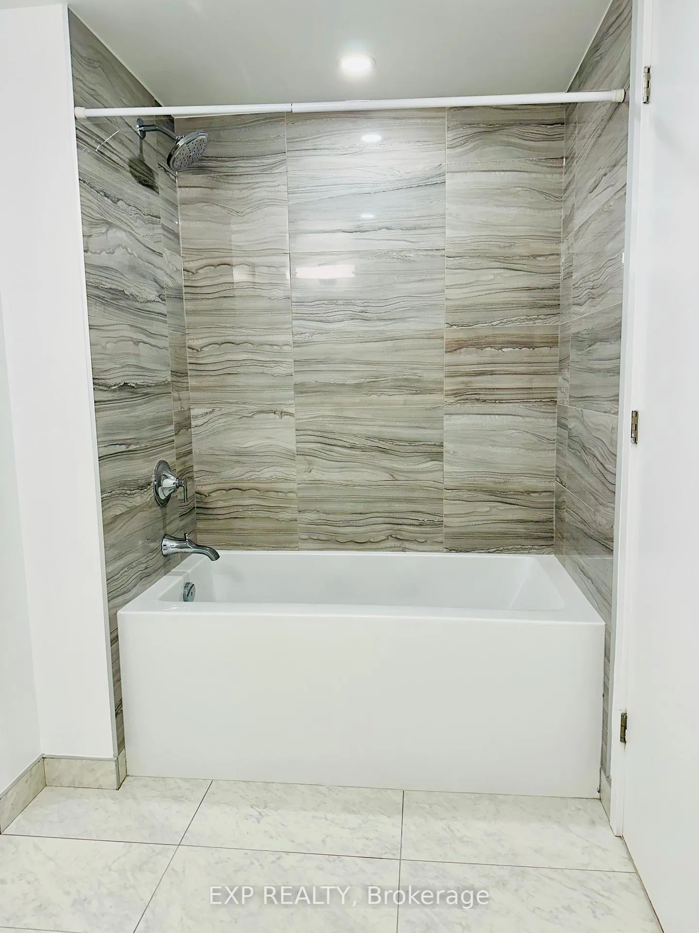 Photo 15 of Unit 2401, 39 Roehampton Avenue, Toronto, Mount Pleasant West — HOMEH
