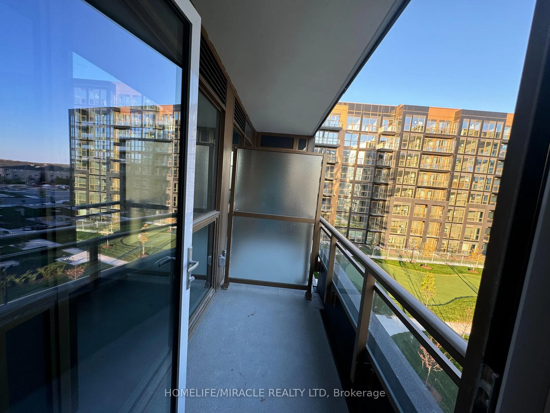 Photo 5 of Unit 407, 2343 Khalsa Gate, Oakville, Westmount — HOMEH